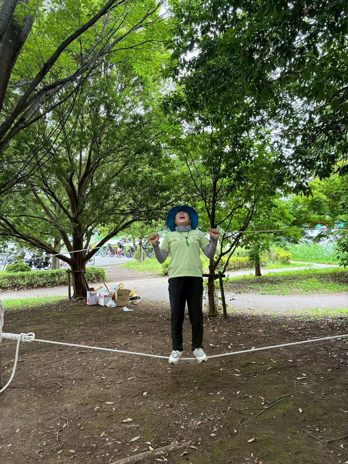 公園で体を動かして楽しむ出雲けいこ